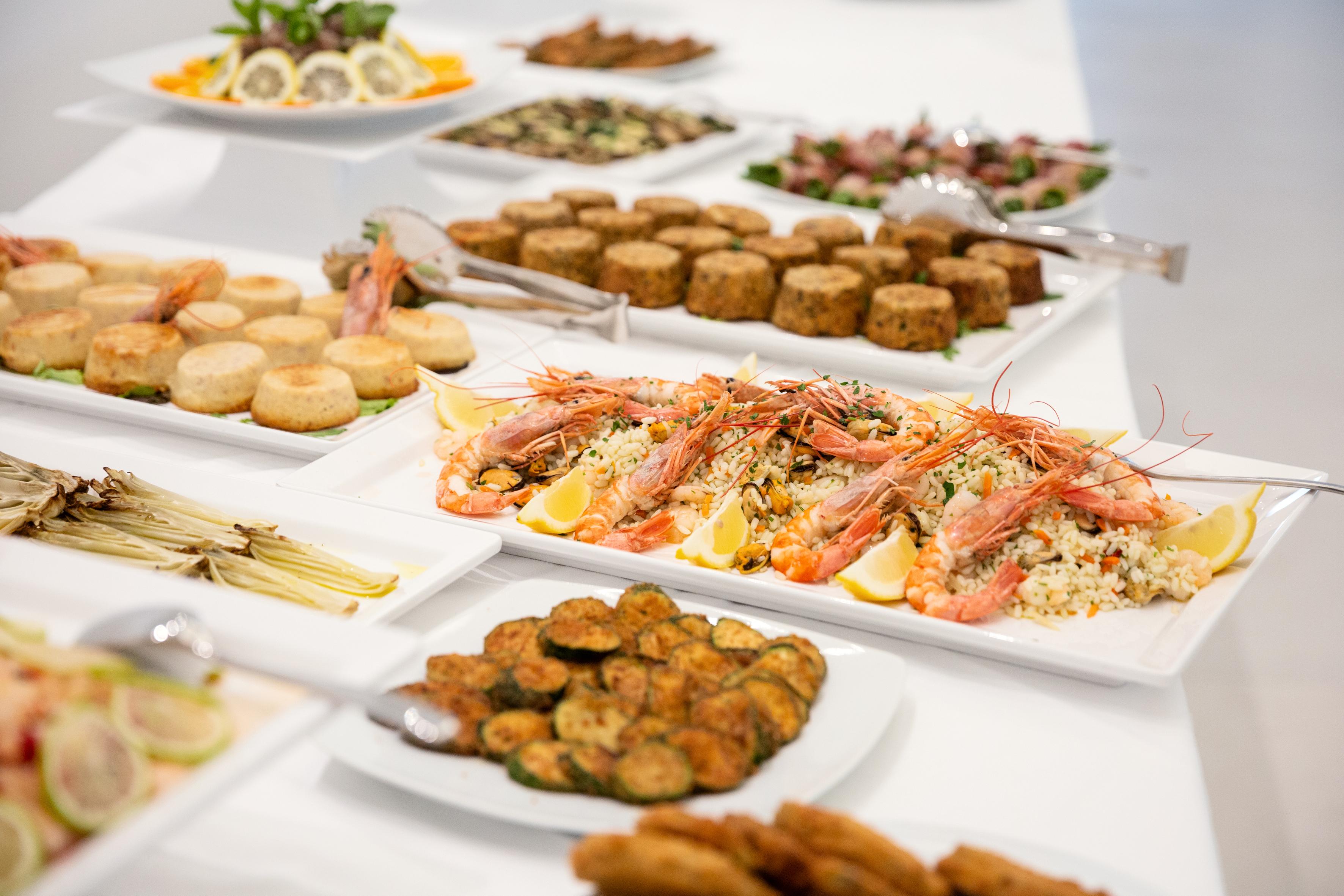 Toscana Charme Resort Tirrenia Exterior foto A buffet